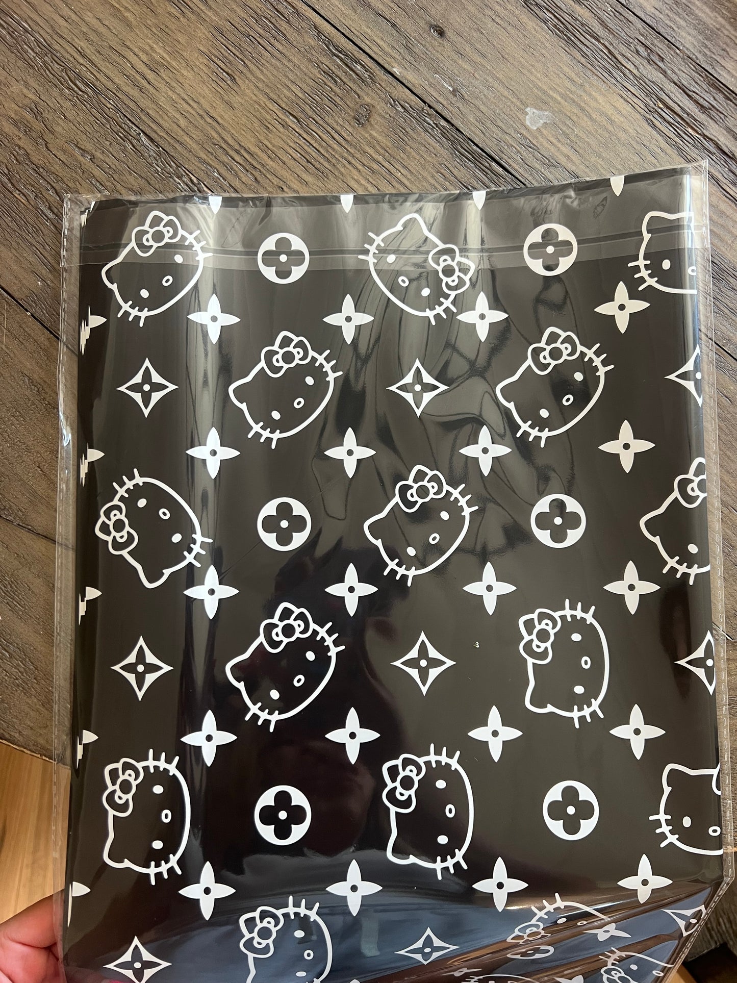 Black hello kitty paper